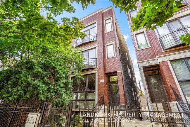 property at 1024 N Hermitage Ave