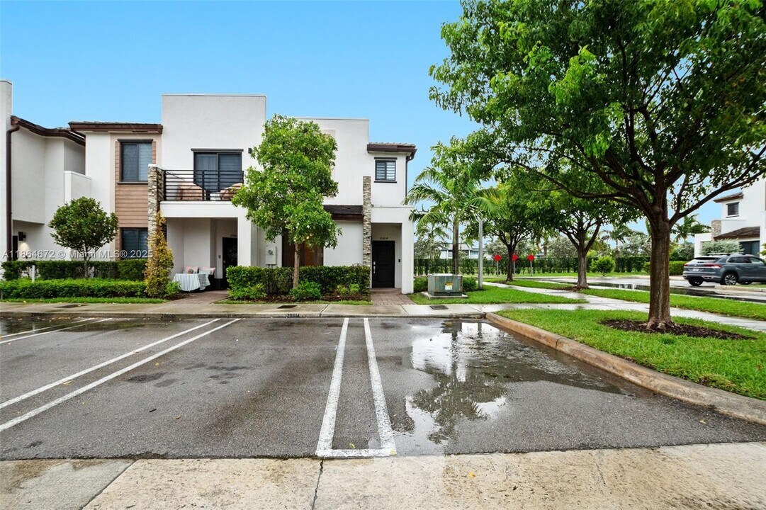 20814 NE 5th Ct in Miami, FL - Building Photo