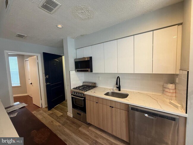 718 S 7th St in Philadelphia, PA - Building Photo - Building Photo