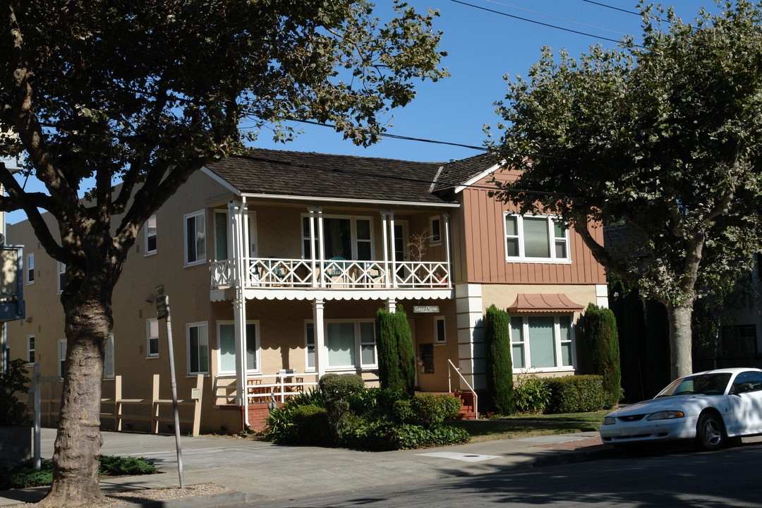 1116 Douglas Ave in Burlingame, CA - Building Photo