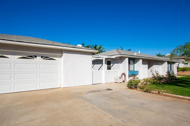 1448 French Ct in Oceanside, CA - Foto de edificio - Building Photo