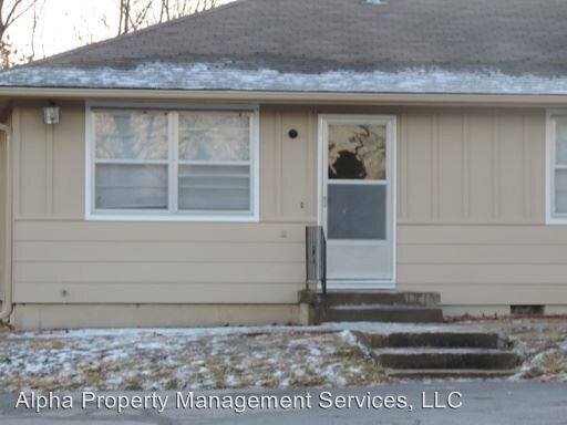 904 E Market St in Warrensburg, MO - Building Photo