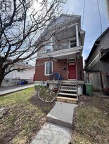 240 Breezehill Ave S in Ottawa, ON - Building Photo
