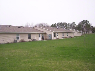 400-421 S Pathways Ave in Lennox, SD - Building Photo