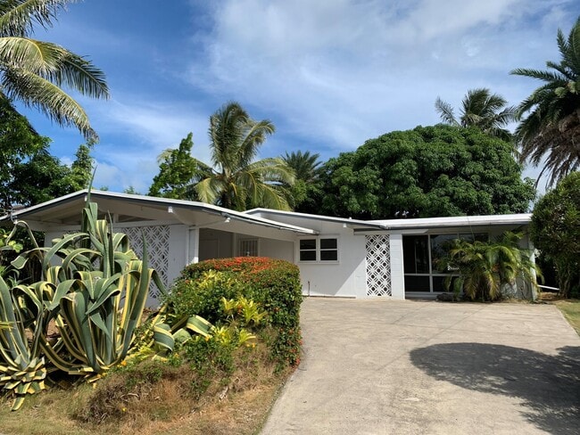 837 Wanaao Rd in Kailua, HI - Building Photo - Building Photo