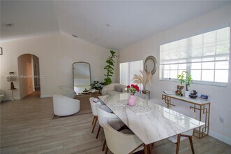 16211 NW 84th Ct in Miami Lakes, FL - Building Photo - Building Photo