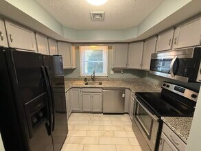 30 Cadogan Way in Nashua, NH - Building Photo - Building Photo