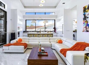 2225 NE 19th St in Fort Lauderdale, FL - Foto de edificio - Building Photo