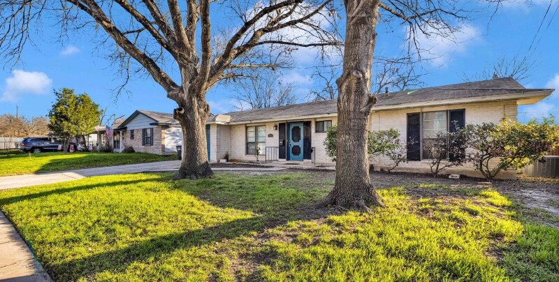 318 Avalon St in San Antonio, TX - Building Photo