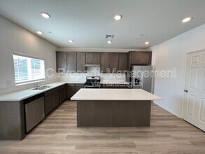 7141 E Weldon Ave in Fresno, CA - Building Photo - Building Photo