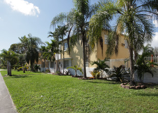 1360 SW 42nd Ave in Miami, FL - Building Photo - Building Photo