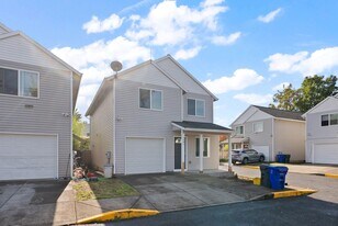 2401 SE 89th Ave in Portland, OR - Building Photo