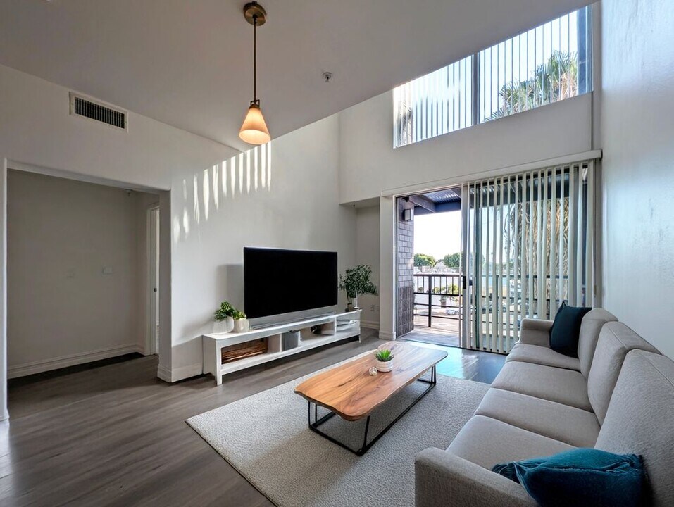 629 Traction Ave in Los Angeles, CA - Building Photo