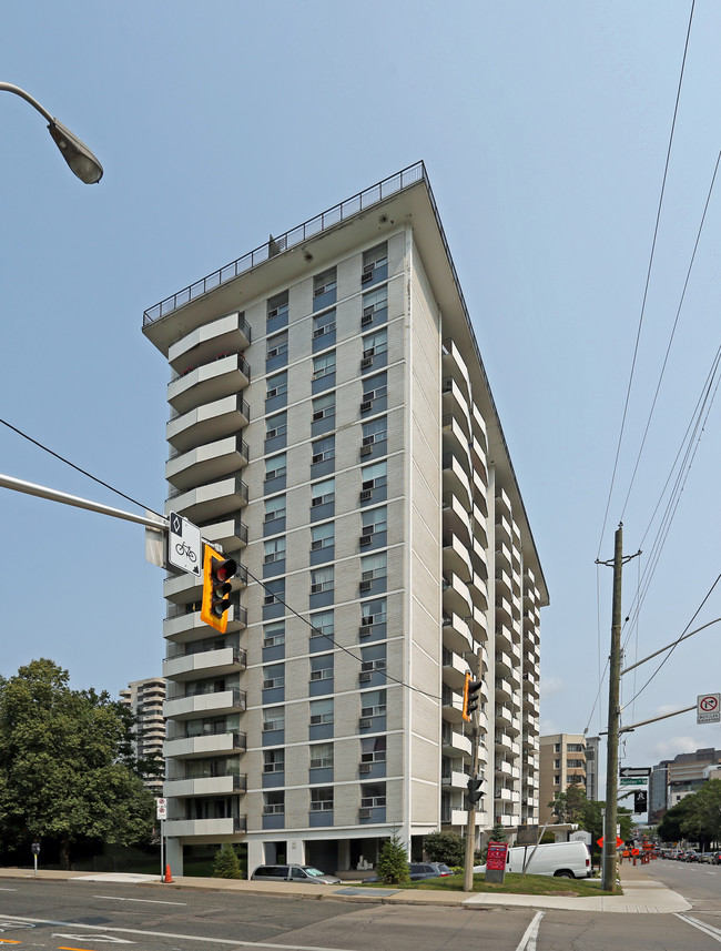 Bay 100 Apartments in Hamilton, ON - Building Photo - Building Photo