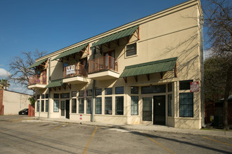 3010-3012 N Saint Marys St in San Antonio, TX - Building Photo - Building Photo