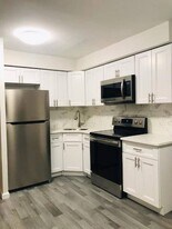 86-18 57th Ave, Unit # 1007 MIAMI, FL 33133 in Queens, NY - Building Photo