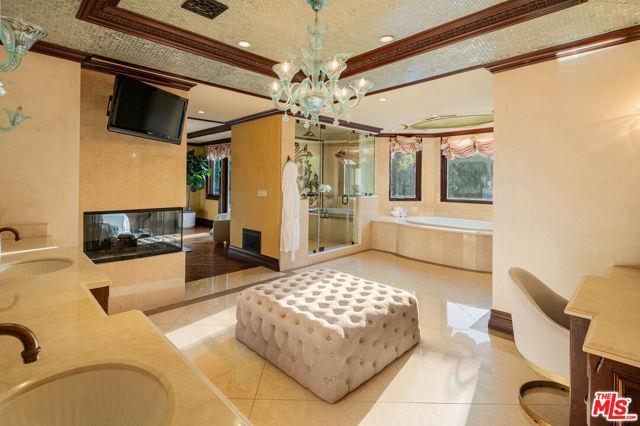 617 N Alpine Dr in Beverly Hills, CA - Building Photo