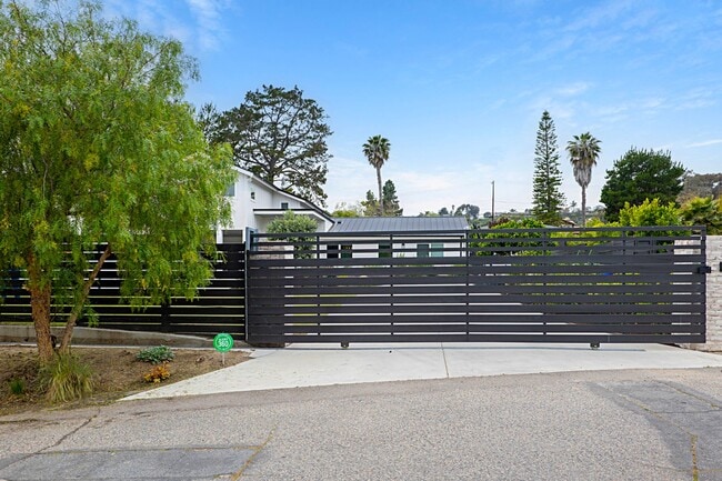 312 Cole Ranch Rd in Encinitas, CA - Foto de edificio - Building Photo