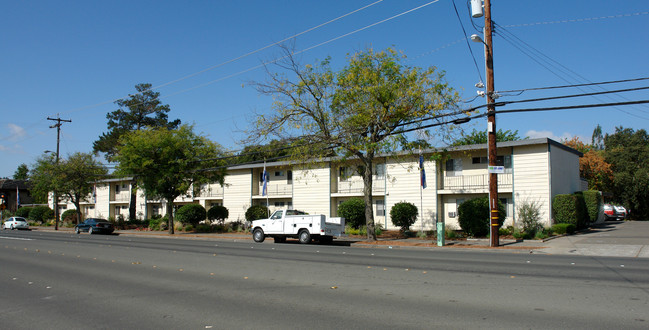 Brush Creek Apartments in Santa Rosa, CA - Building Photo - Building Photo