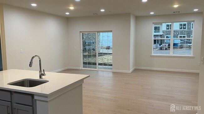 611 Lorhan Dr in Piscataway, NJ - Building Photo - Building Photo