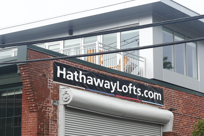 Hathaway Lofts in Cambridge, MA - Foto de edificio - Building Photo