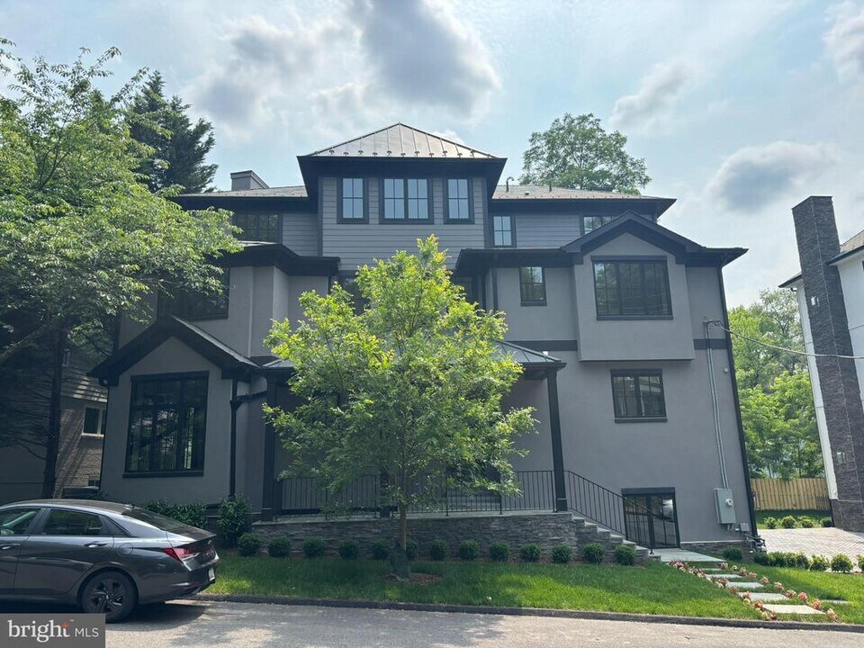 5017 Eskridge Terrace NW in Washington, DC - Building Photo