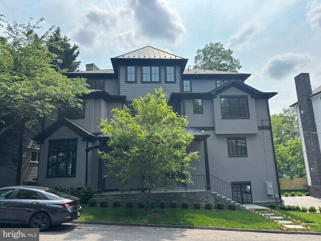 property at 5017 Eskridge Terrace NW