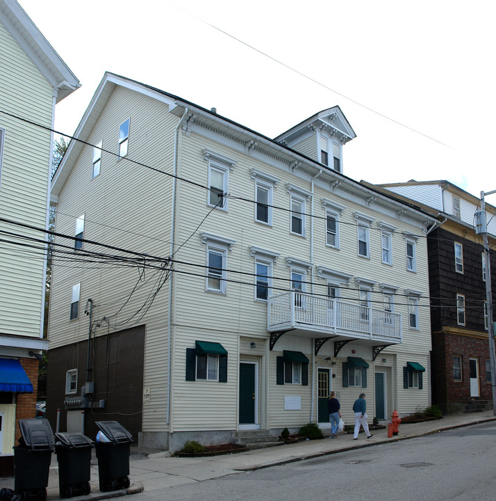 80-82 Blackstone St in Woonsocket, RI - Foto de edificio