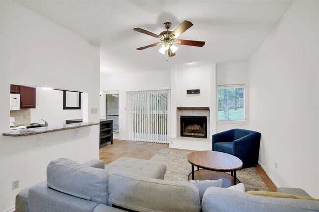9100 Mountain Ridge Dr in Austin, TX - Building Photo - Building Photo