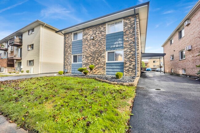 10339 McVicker Ave, Unit 2W in Chicago Ridge, IL - Building Photo - Building Photo