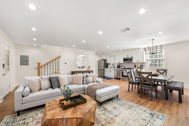 659 S Peachtree St in Norcross, GA - Building Photo - Building Photo