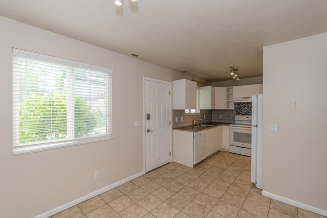 2270 S 700 E in Salt Lake City, UT - Building Photo - Building Photo