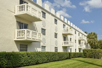 Set Point Garden in Fort Lauderdale, FL - Building Photo - Building Photo