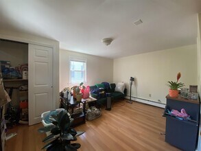 422 Franklin St, Unit 1 in Cambridge, MA - Foto de edificio - Building Photo