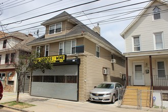 705 Henderson Ave in Staten Island, NY - Building Photo - Building Photo