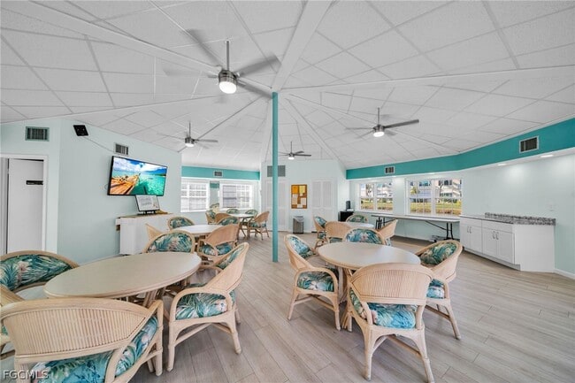 property at 13540 Stratford Pl Cir