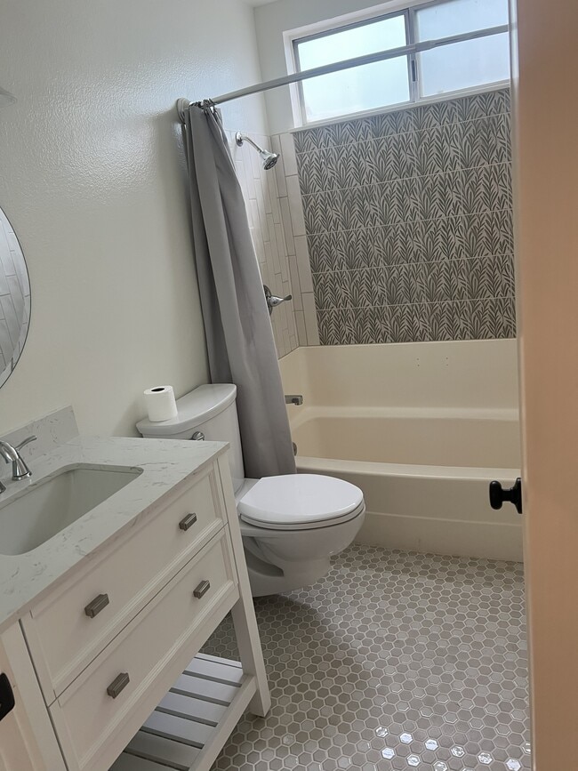 6292 Freeborn Dr in Huntington Beach, CA - Foto de edificio - Building Photo