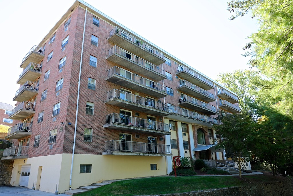 Jamestown Apartments in Media, PA - Foto de edificio