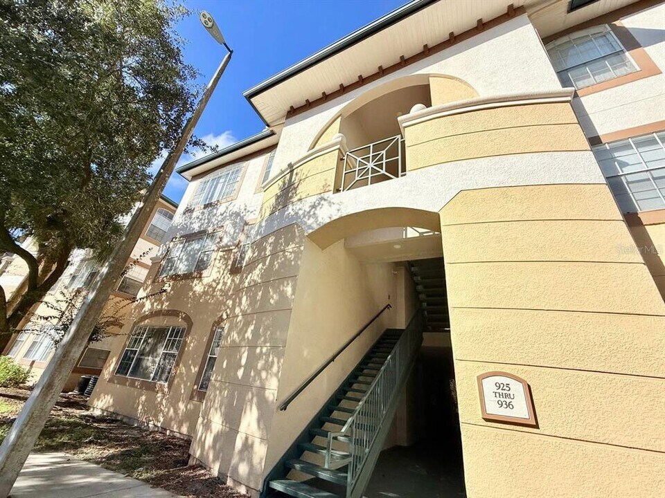 17112 Carrington Park Dr in Tampa, FL - Building Photo