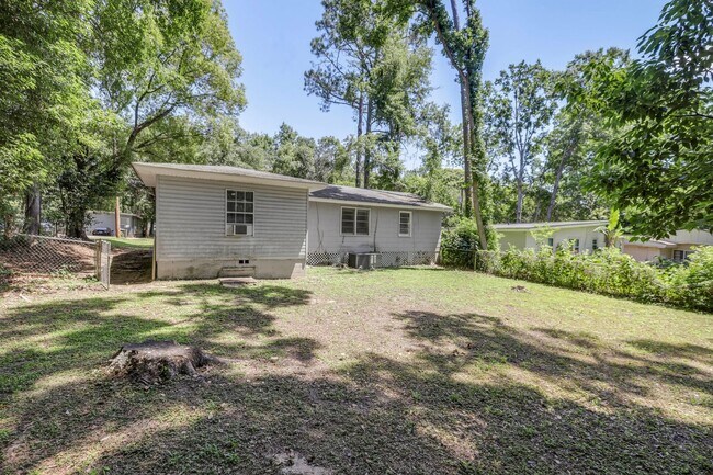 1621 Mayhew St in Tallahassee, FL - Building Photo - Building Photo