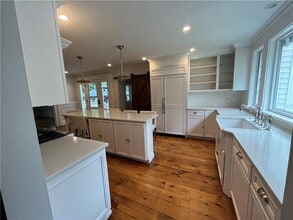 8 Park Ave in Goldens Bridge, NY - Building Photo - Building Photo
