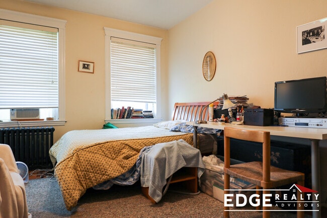 36 Linnaean St, Unit 15 in Cambridge, MA - Foto de edificio - Building Photo