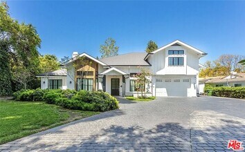 5225 Topeka Dr in Los Angeles, CA - Building Photo - Building Photo