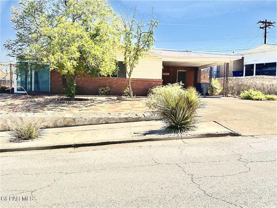 7809 Hemlock St in El Paso, TX - Building Photo