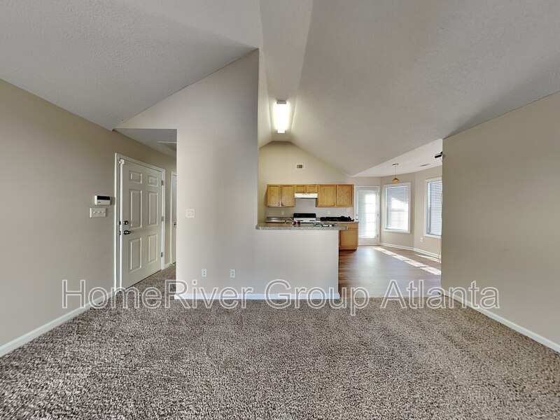 6711 Browns Mill Trail in Stonecrest, GA - Foto de edificio