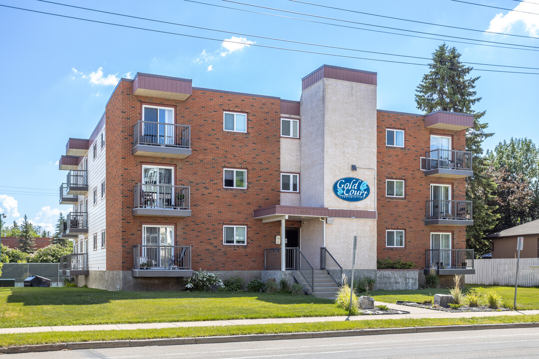 Gold Court Condominium in Red Deer, AB - Building Photo