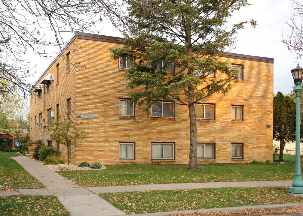 1399 Hazelwood St in St. Paul, MN - Foto de edificio