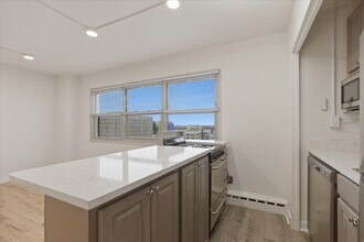 5630 N Sheridan Rd, Unit S1109 in Chicago, IL - Foto de edificio - Building Photo