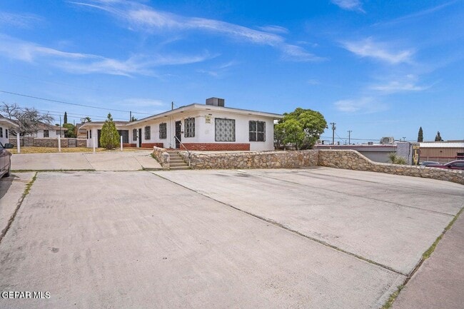 2821 Fort Blvd in El Paso, TX - Building Photo - Building Photo