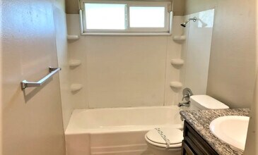 8643 Sylvan Dr in Riverside, CA - Building Photo - Building Photo